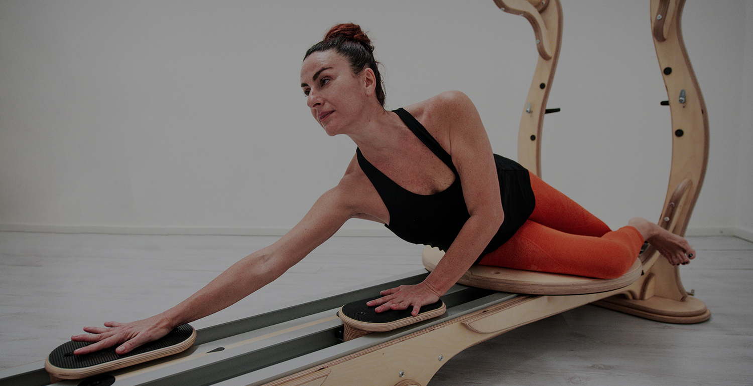 slide05 emma-scialfa-jumping-stretching-board-motomimetico-studio-catania